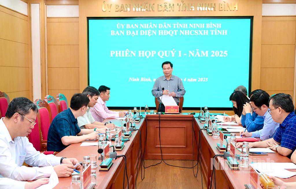 Đồng chí Tống Quang Thìn, Ủy viên Ban Thường vụ Tỉnh ủy, Phó Chủ tịch Thường trực UBND tỉnh, Trưởng Ban đại diện HĐQT Ngân hàng CSXH tỉnh phát biểu kết luận hội nghị.