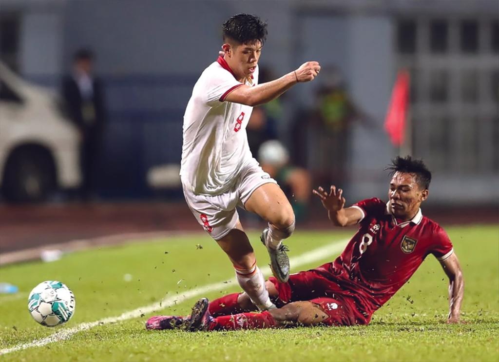 U23 Việt Nam (áo trắng) là Đương kim vô địch của Giải U23 châu Á khi giành chiến thắng trước U23 Indonesia tại trận chung kết năm 2023. (Ảnh: VFF)