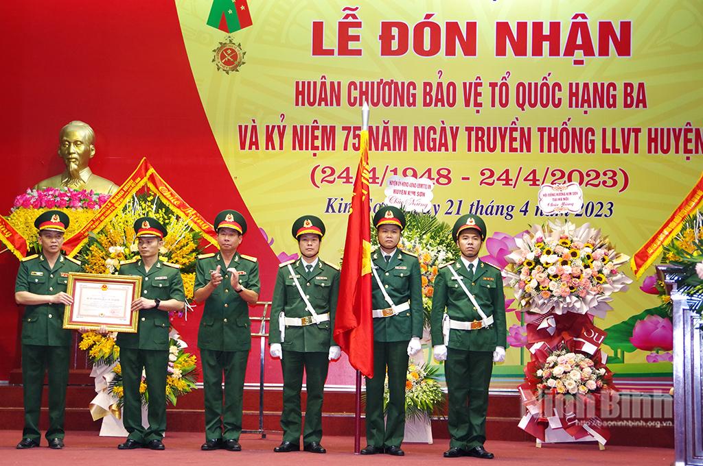 LLVT huyện Kim Sơn vinh dự đón nhận Huân chương Bảo vệ Tổ quốc hạng Ba.
