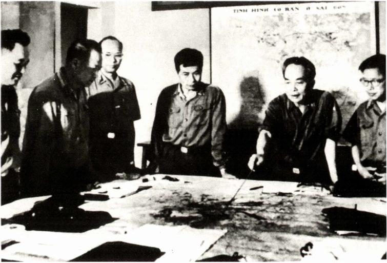 Quân ủy Trung ương theo dõi diễn biến Chiến dịch Hồ Chí Minh, tháng 4-1975. Ảnh tư liệu