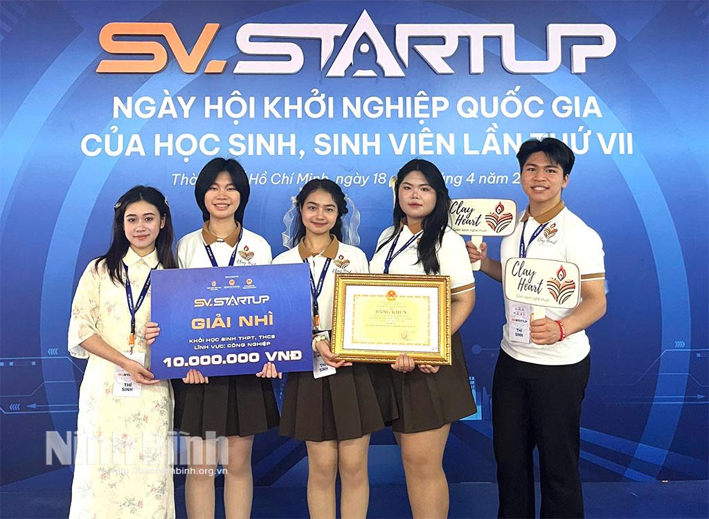 Nhóm học sinh tỉnh Ninh Bình đoạt giải nhì cuộc thi “Học sinh, sinh viên với ý tưởng khởi nghiệp” tại Ngày hội Khởi nghiệp quốc gia của học sinh, sinh viên lần thứ VII.
