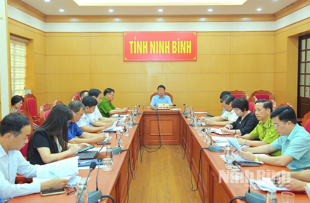 Các đại biểu dự hội nghị tại điểm cầu Ninh Bình.