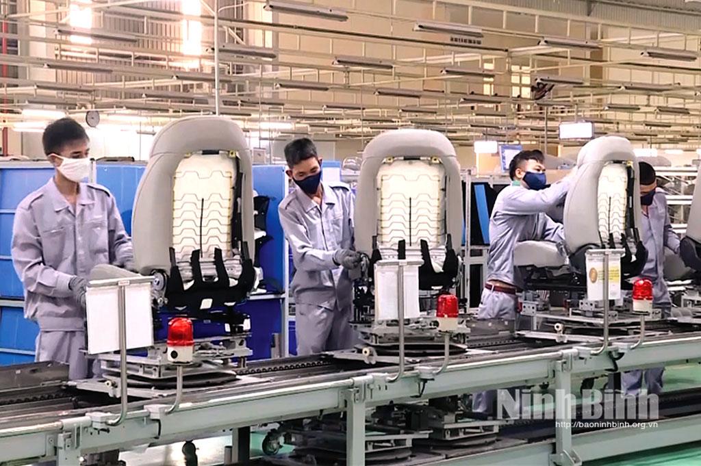Dây chuyền sản xuất ghế ngồi ô tô của Công ty TNHH DNC AUTOMOTVE, DAEWON SANUP, Khu công nghiệp Phúc Sơn (thành phố Hoa Lư).