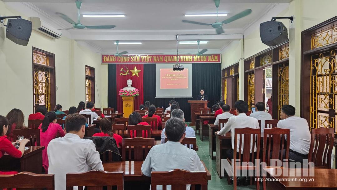 Tham dự lớp học có 30 học viên đến từ các đảng bộ, chi bộ trong toàn thành phố.