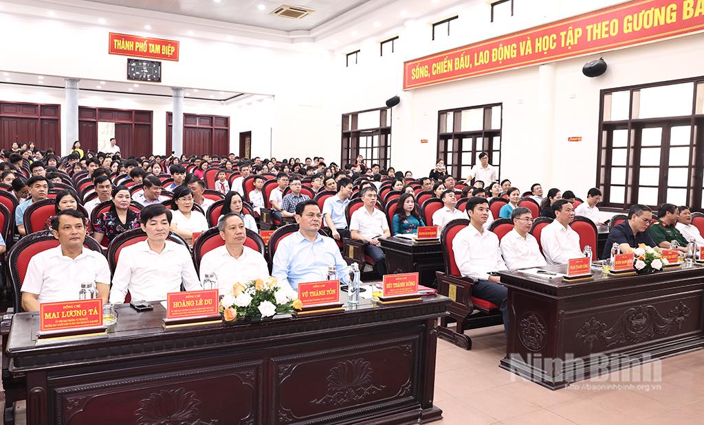 Các đại biểu dự hội nghị.