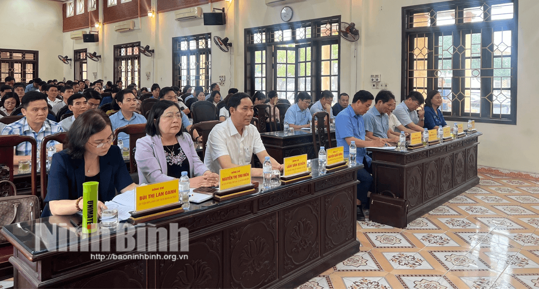 Các đại biểu dự hội nghị.