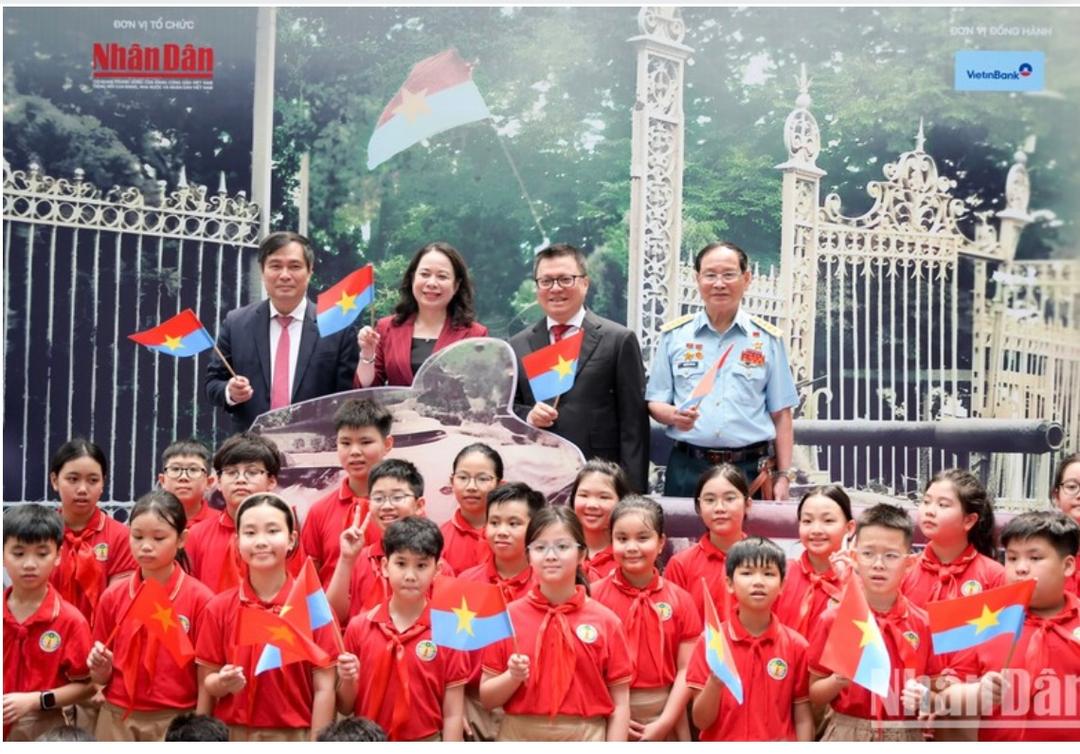 Đồng chí Võ Thị Ánh Xuân, Ủy viên Trung ương Đảng, Phó Chủ tịch nước đánh giá Đợt thông tin đặc biệt của Báo Nhân Dân nhân kỷ niệm 50 năm Ngày Giải phóng miền nam, thống nhất đất nước sẽ là hoạt động có ý nghĩa chính trị-xã hội sâu sắc.