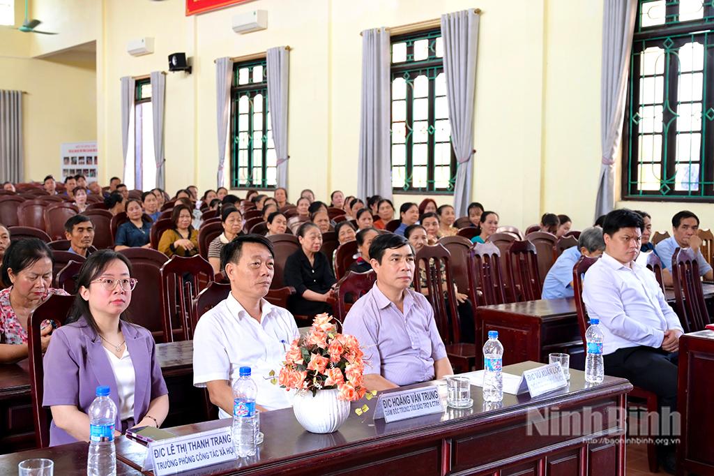 Các đại biểu dự hội nghị.