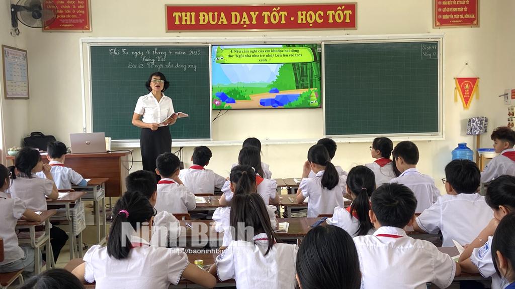Tiết học của học sinh Trường Tiểu học Trần Phú (thành phố Tam Điệp).
