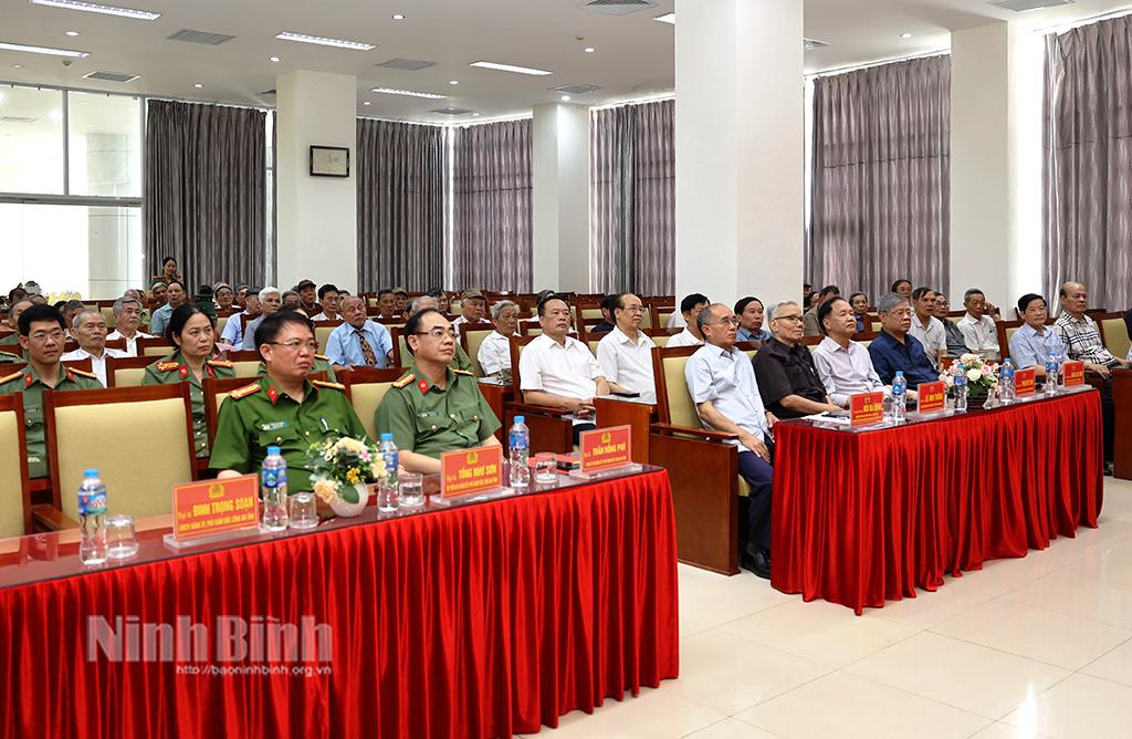 Các đại biểu dự buổi gặp mặt.