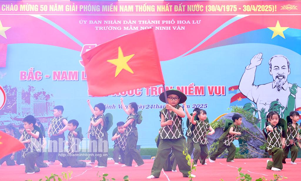 Tiết mục văn nghệ tại chuyên đề.