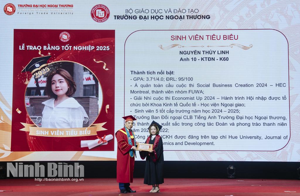Em Nguyễn Thùy Linh tại Lễ Tốt nghiệp của Trường Đại học Ngoại thương năm 2025.