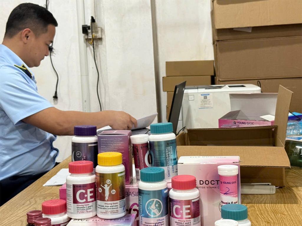 Lực lượng chức năng tỉnh Bắc Ninh phát hiện trên 25 tấn vitamin, collagen không rõ nguồn gốc.