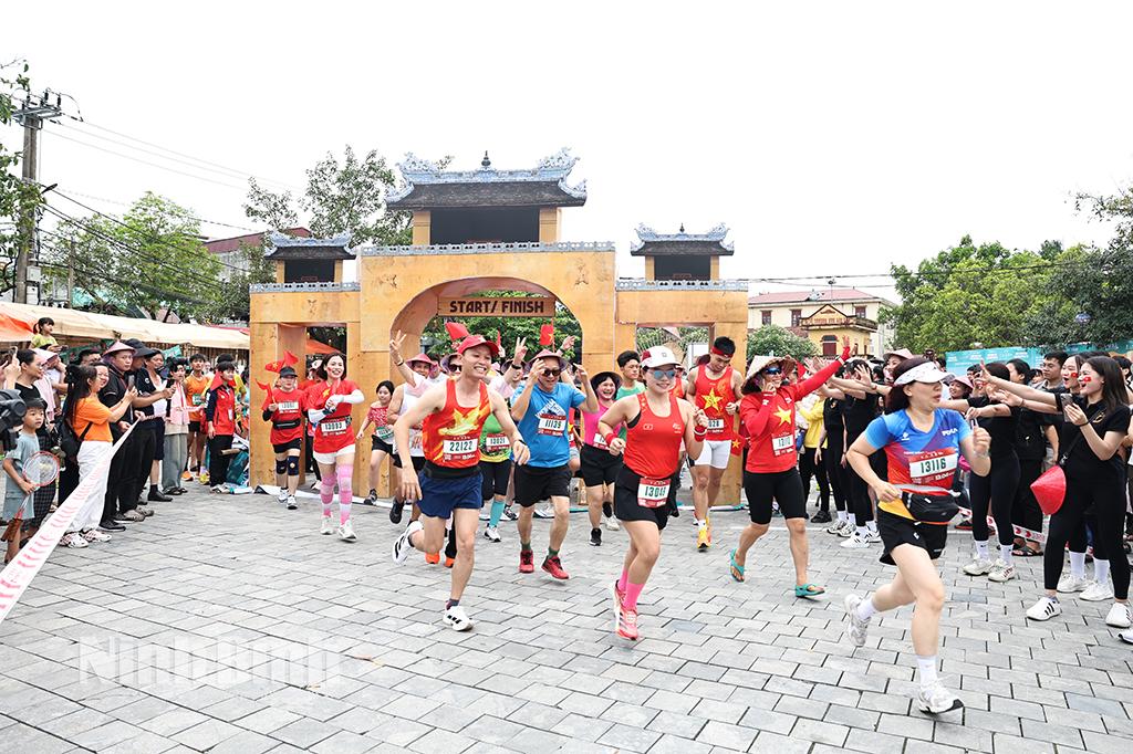 Các vận động viên tham gia giải chạy ở cự ly 13,04km.