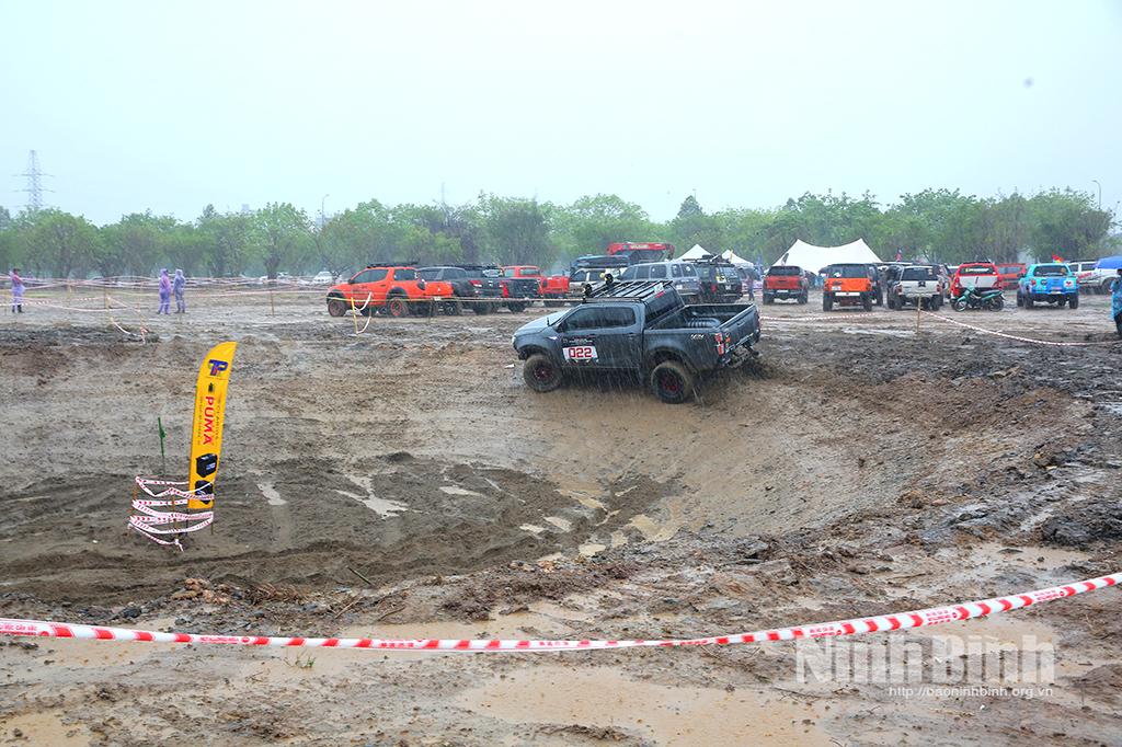 Giải đấu có 27 đội đua chuyên nghiệp đến từ nhiều tỉnh, thành phố trong cả nước tham gia.