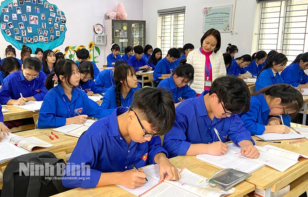 Học sinh lớp Trường THPT Nho Quan B trong giờ. học.