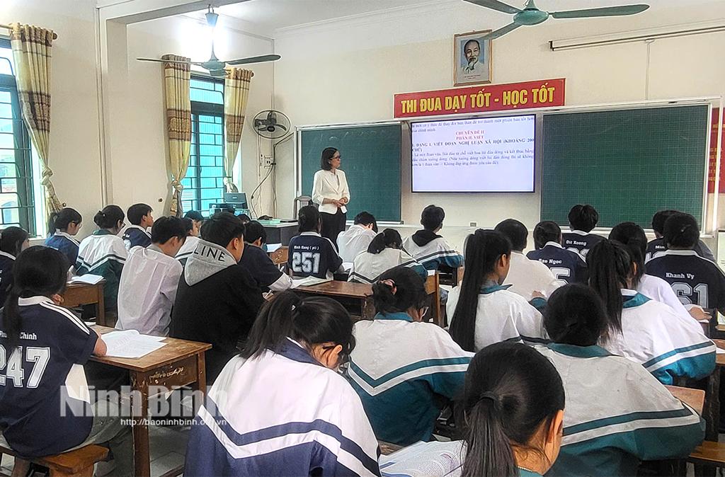 Học sinh Trường THCS Gia Thanh (Gia Viễn) trong giờ ôn tập môn Ngữ văn.