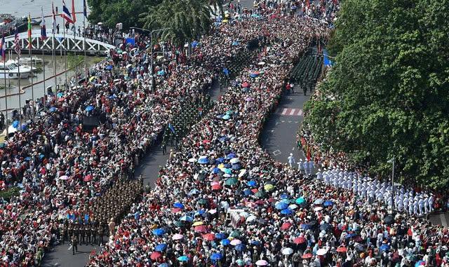 Sự tham gia và ủng hộ của Nhân dân - nhân tố quan trọng làm nên thành công rực rỡ của Lễ kỷ niệm 50 năm Ngày Giải phóng miền Nam, thống nhất đất nước. Ảnh: CTV