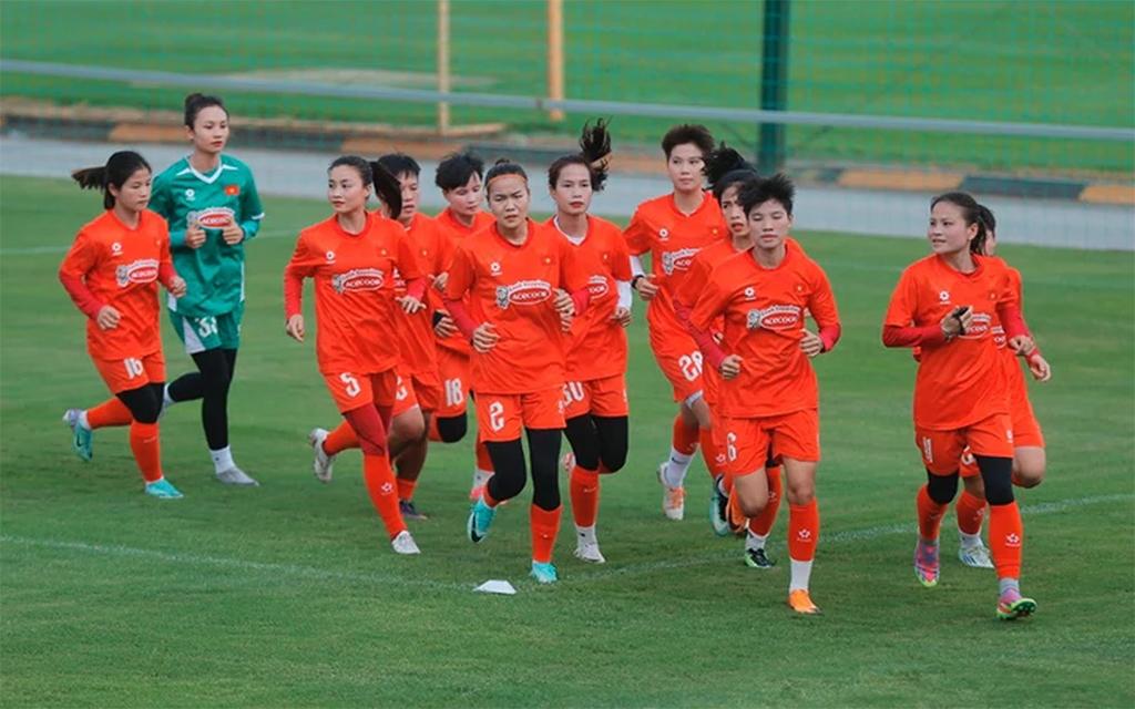 Các thành viên đội tuyển nữ Việt Nam trong buổi tập. (Ảnh: VFF)
