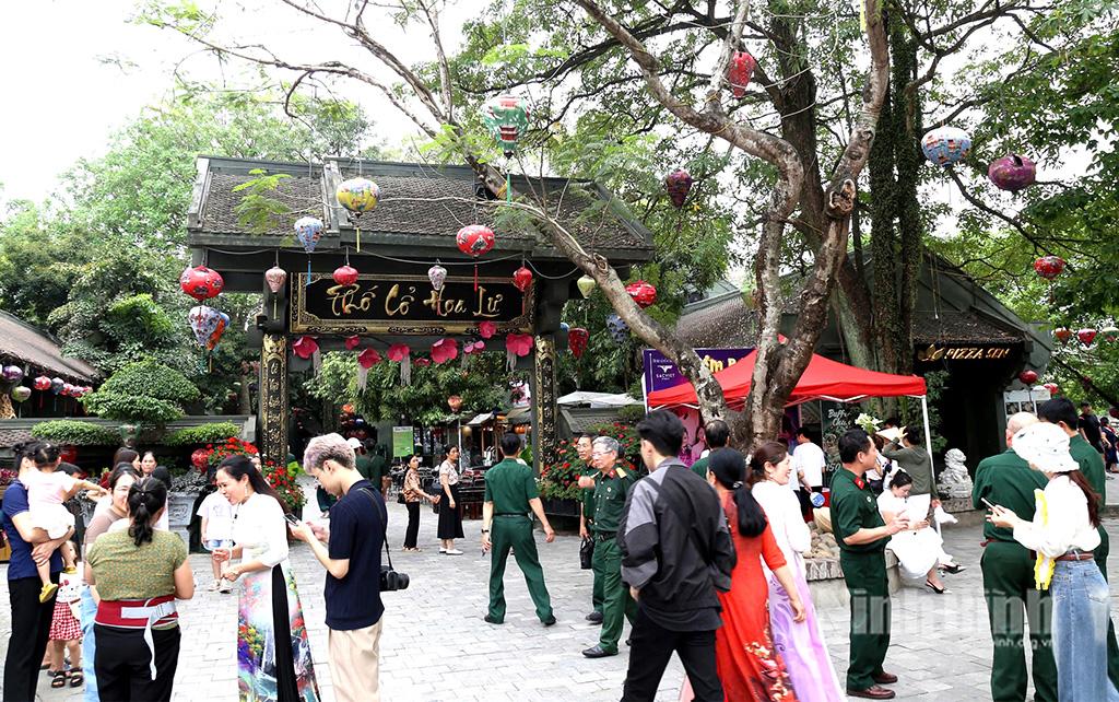 Du khách đến Ninh Bình tăng 48,9% so với dịp nghỉ lễ năm 2024. Ảnh Minh Đường