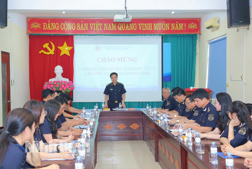 Quang cảnh buổi làm việc của Chi cục Hải quan khu vực X (Cục Hải quan) với Hải quan Ninh Bình.