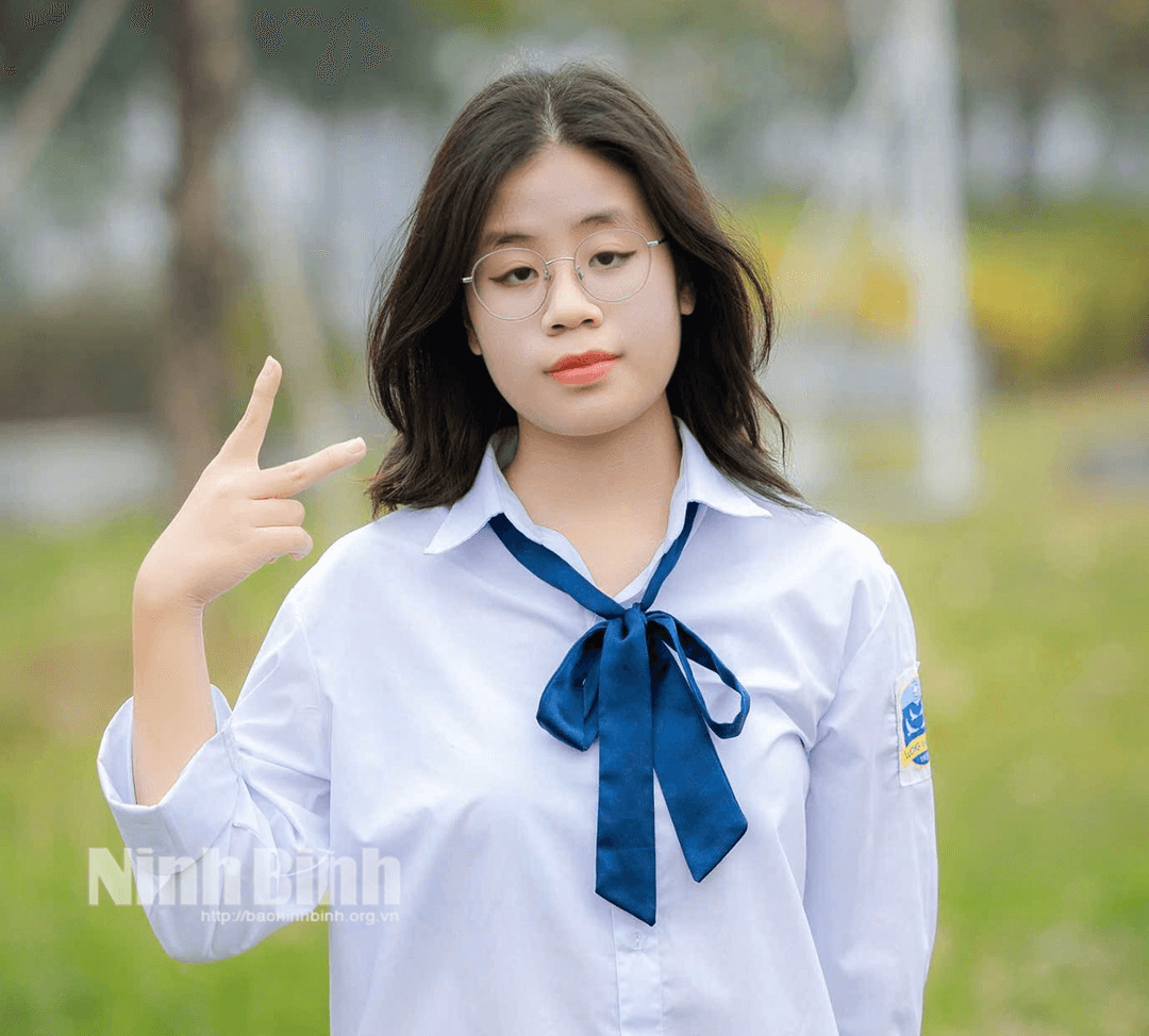 Em Đinh Nguyễn Yến Nhi.