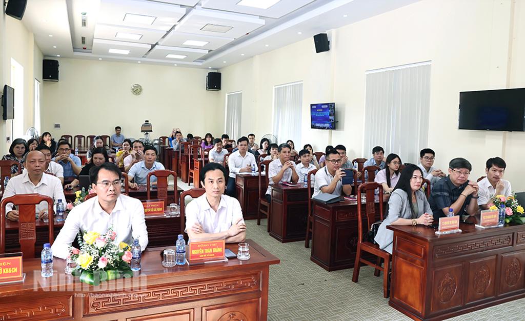 Các đại biểu dự hội nghị.