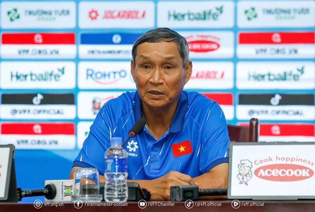 Huấn luyện viên Mai Đức Chung kỳ vọng các tuyển thủ trẻ của Đội tuyển Bóng đá Nữ Việt Nam sẽ học hỏi được nhiều yếu tố chuyên môn trong trận giao hữu với Câu lạc bộ Werder Bremen. (Ảnh: VFF)