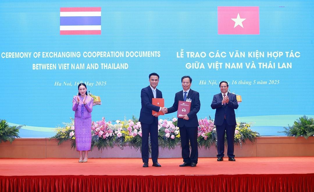 Thủ tướng Chính phủ Phạm Minh Chính và Thủ tướng Vương quốc Thái Lan Paetongtarn Shinawatra chứng kiến trao Biên bản ghi nhớ giữa hợp tác giữa Đại học Khon Kaen và Đại học FPT trong đào tạo nguồn nhân lực về công nghệ bán dẫn.