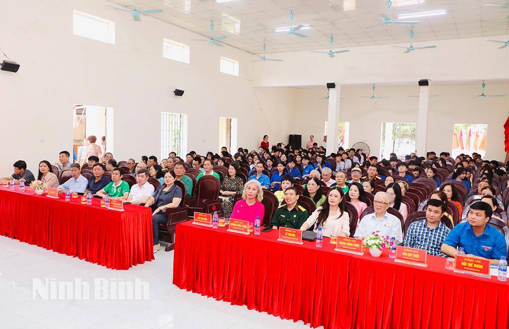 Các đại biểu dự chương trình giao lưu.