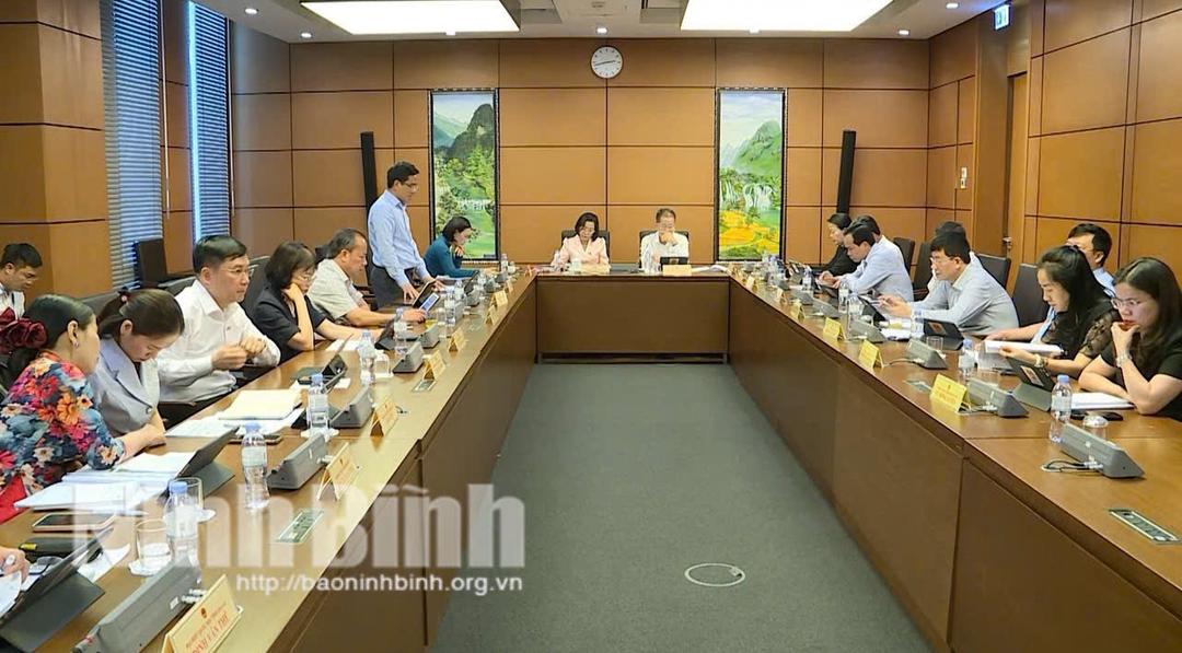 Các đại biểu tham gia thảo luận tại Tổ.