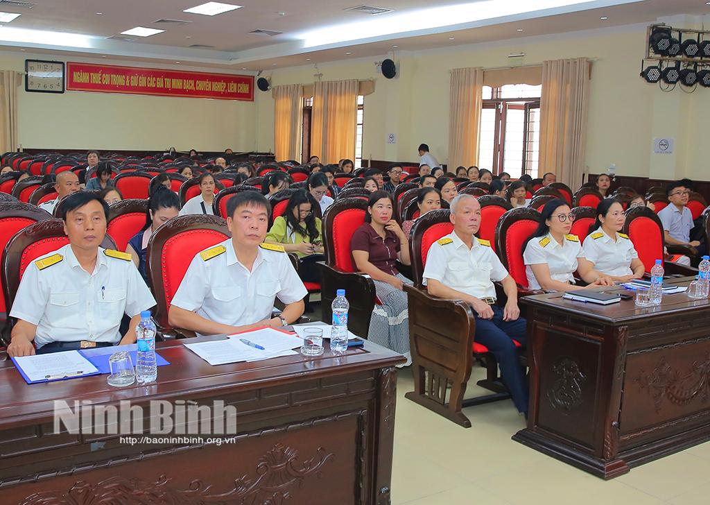 Các đại biểu dự hội nghị.