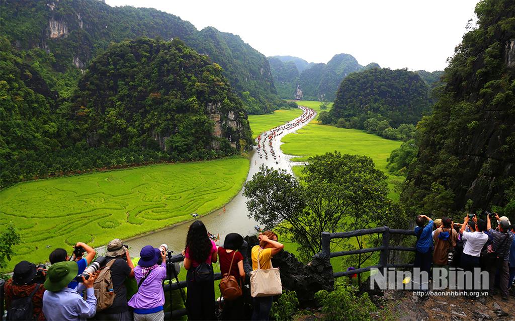 Đỉnh Khe Giời - nơi tập trung khá đông các nghệ sỹ nhiếp ảnh.