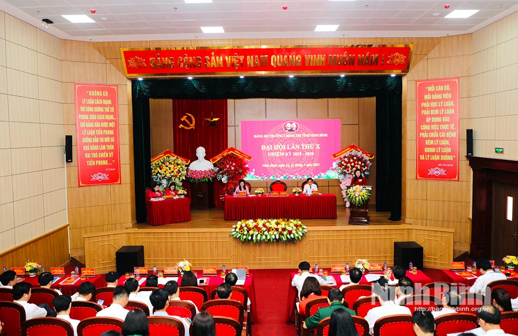 Quang cảnh Đại hội Đảng bộ Trường Chính trị tỉnh lần thứ X, nhiệm kỳ 2025-2030.