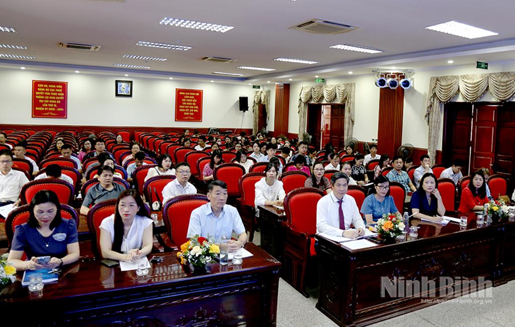 Các đại biểu dự Hội thảo.