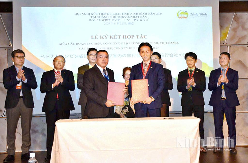 Ký kết biên bản ghi nhớ hợp tác giữa Công ty Cổ phần Dịch vụ du lịch Cúc Phương với các công ty du lịch của Nhật Bản.