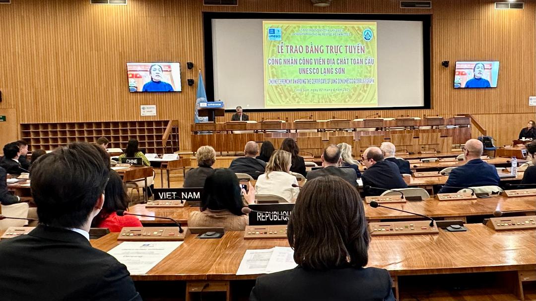 Quang cảnh buổi lễ trao bằng công nhận Công viên địa chất toàn cầu UNESCO cho Công viên địa chất Lạng Sơn.