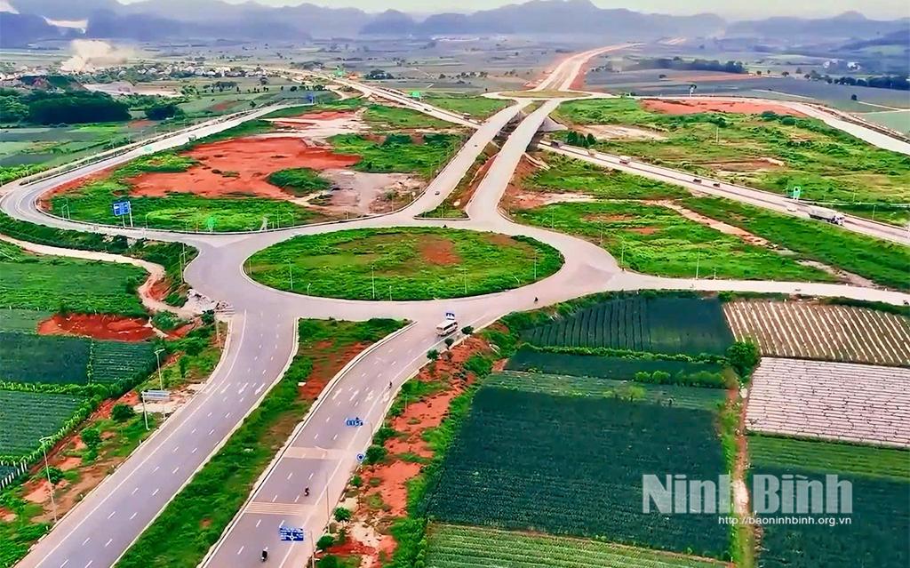 Tuyến đường Đông-Tây được đặt tên là đại lộ Hoa Lư. Ảnh: NBO