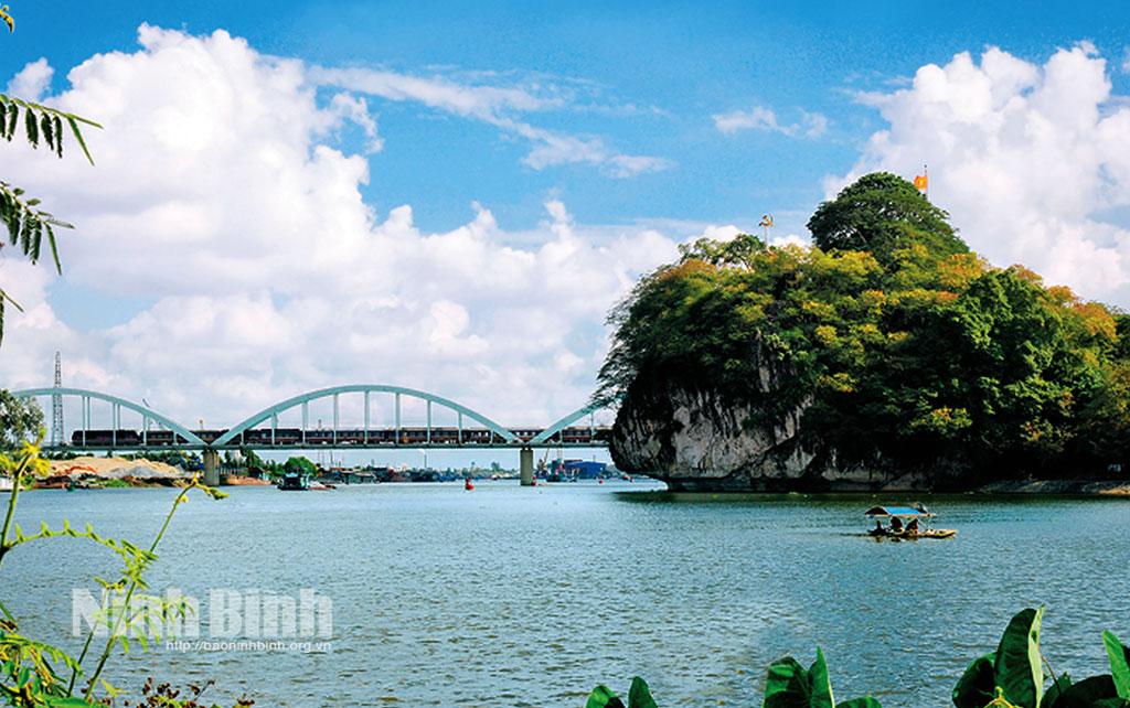 Di tích Quốc gia đặc biệt Núi Non Nước (thành phố Hoa Lư). Ảnh: Ninh Mạnh Thắng