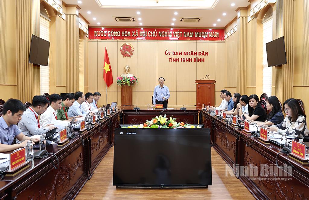 Quang cảnh buổi làm việc.