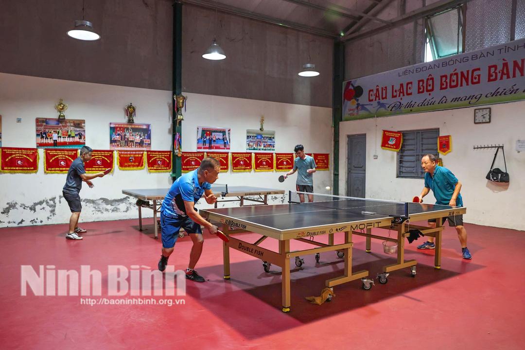 Các tay vợt CLB bóng bàn Minh Khâm tập luyện chuẩn bị cho Giải Bóng bàn các cây vợt xuất sắc tỉnh Ninh Bình năm 2025.