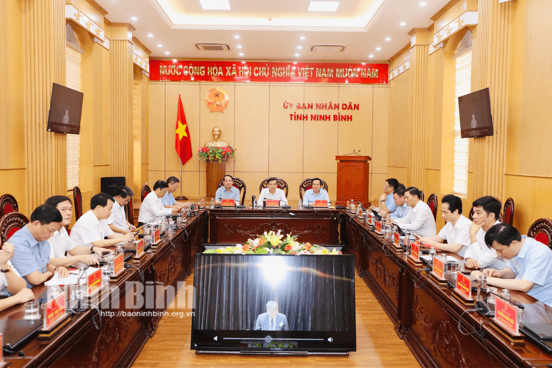 Các đại biểu dự hội nghị tại điểm cầu Ninh Bình. Ảnh: Đức Lam
