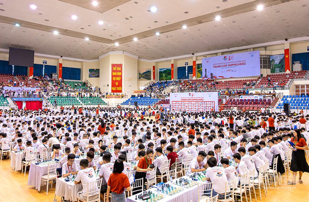 Quang cảnh khai mạc Giải vô địch Cờ vua trẻ Quốc gia năm 2025.