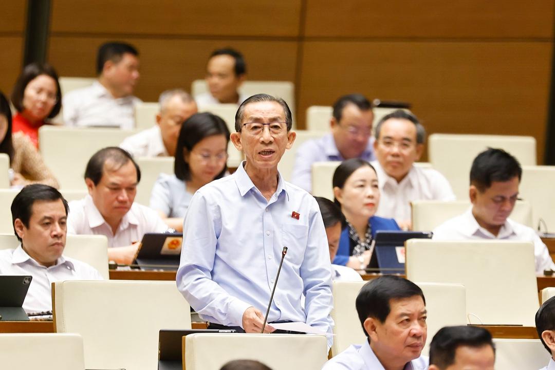 Đại biểu Quốc hội thành phố Hồ Chí Minh Trần Hoàng Ngân phát biểu thảo luận.