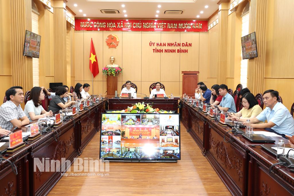 Các đại biểu dự hội nghị tại điểm cầu Ninh Bình.
