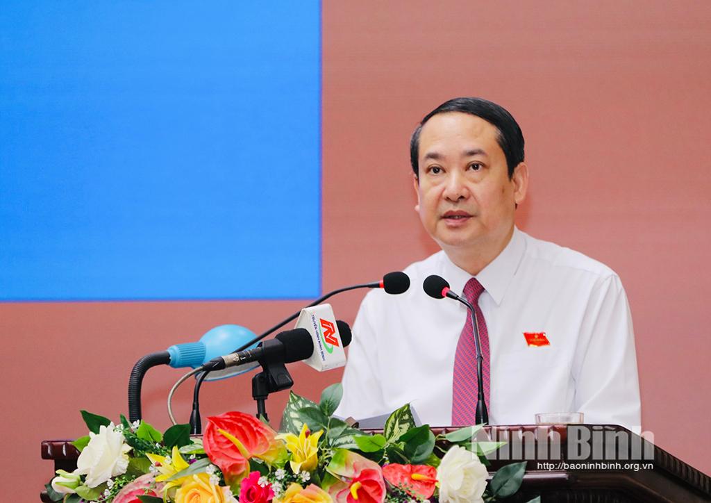 Đồng chí Mai Văn Tuất, Phó Bí thư Thường trực Tỉnh ủy, Chủ tịch HĐND tỉnh trình bày diễn văn bế mạc Kỳ họp.