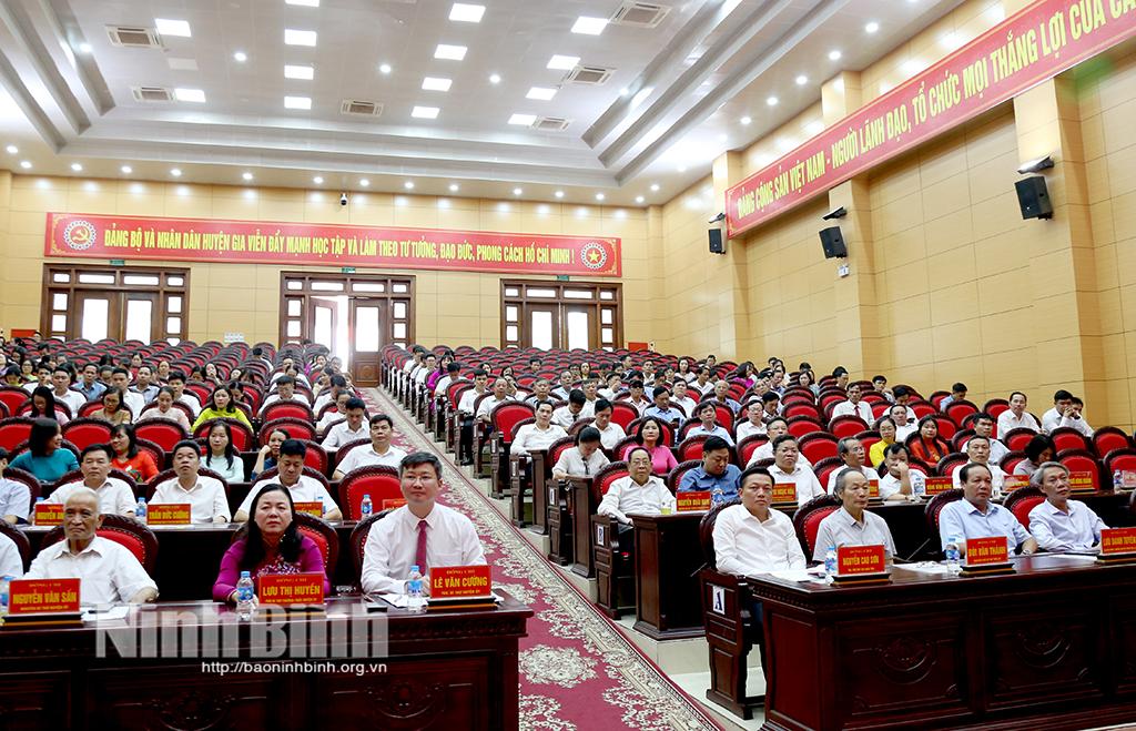 Các đại biểu dự hội nghị.