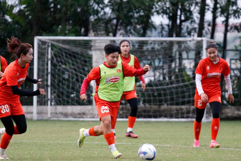 Đội tuyển nữ Việt Nam trong buổi tập. (Ảnh: VFF)