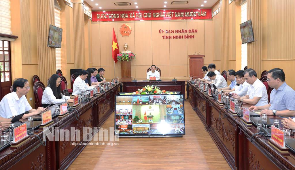 Các đại biểu dự hội nghị tại điểm cầu Ninh Bình.