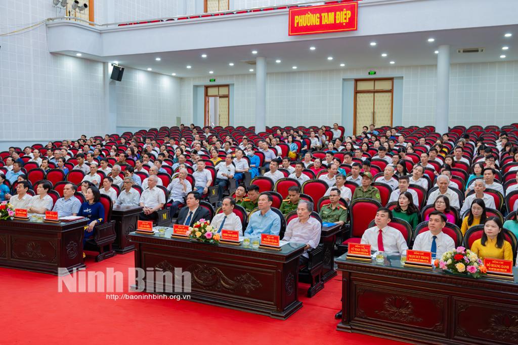 Các đại biểu dự Lễ công bố tại phường Tam Điệp. Ảnh: Ngọc Linh